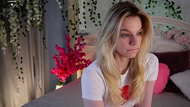 Snapshot of EdlinAlliston chatting on October 20, 1:55 pm EdlinAlliston online show from October 20, 1:55 pm