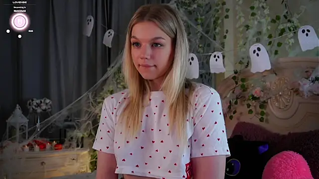 Snapshot of EdlinAlliston chatting on October 27, 1:48 pm EdlinAlliston online show from October 27, 1:48 pm