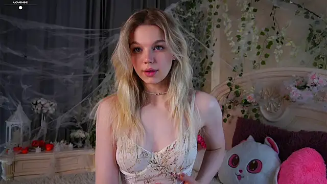 Snapshot of EdlinAlliston chatting on November 2, 1:35 pm EdlinAlliston online show from November 2, 1:35 pm