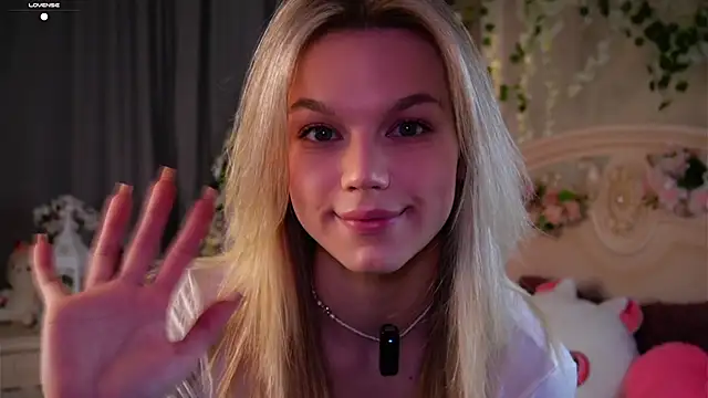 Snapshot of EdlinAlliston chatting on November 5, 2:17 pm EdlinAlliston online show from November 5, 2:17 pm