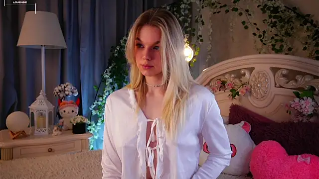 Snapshot of EdlinAlliston chatting on November 21, 1:54 pm EdlinAlliston online show from November 21, 1:54 pm