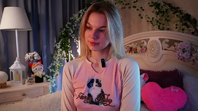 Snapshot of EdlinAlliston chatting on November 26, 2:07 pm EdlinAlliston online show from November 26, 2:07 pm