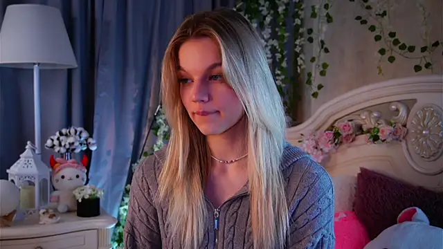 Snapshot of EdlinAlliston chatting on December 1, 2:22 pm EdlinAlliston online show from December 1, 2:22 pm