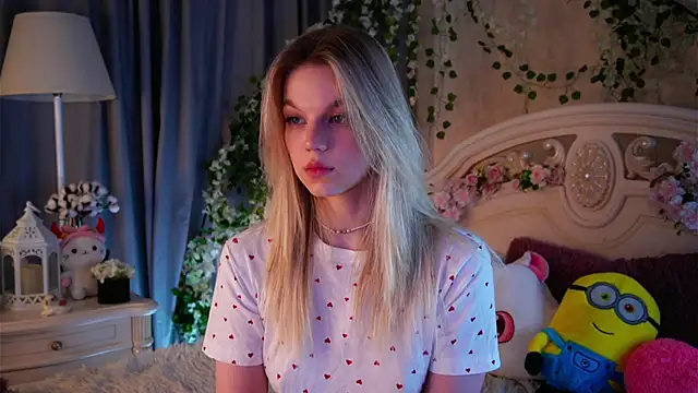 Snapshot of EdlinAlliston chatting on December 14, 2:11 pm EdlinAlliston online show from December 14, 2:11 pm