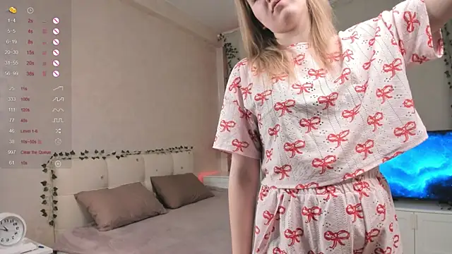 Snapshot of RexanneBlincoe chatting on December 15, 1:13 am RexanneBlincoe online show from December 15, 1:13 am