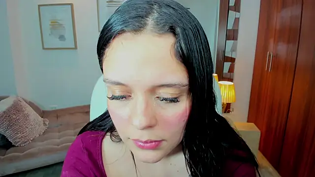 Bella-hadiid online show from December 21, 6:02 pm