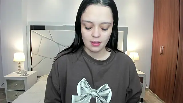 Bella-hadiid online show from December 22, 11:33 am