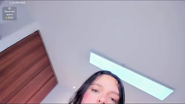 Bella-hadiid online show from February 8, 2:38 pm