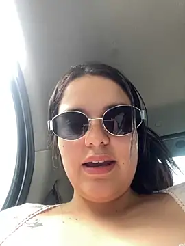 Bella-hadiid online show from September 16, 5:25 pm