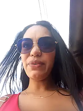 Snapshot of Sara-77 chatting on December 4, 2:37 pm Sara-77 online show from December 4, 2:37 pm