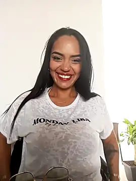 Snapshot of Sara-77 chatting on December 5, 8:00 pm Sara-77 online show from December 5, 8:00 pm