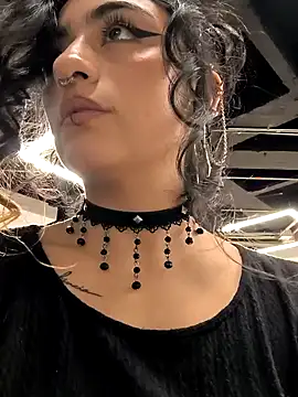 Lila Desiree online show from December 13, 2:54 am