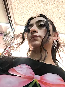 Lila Desiree online show from May 8, 2:55 pm