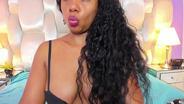 Snapshot of Kamila-Kane chatting on March 10, 8:14 pm Kamila-Kane online show from March 10, 8:14 pm