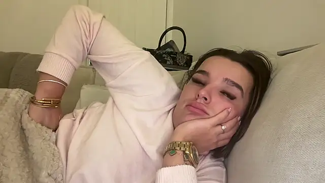 maisiesmithx online show from January 27, 7:45 am