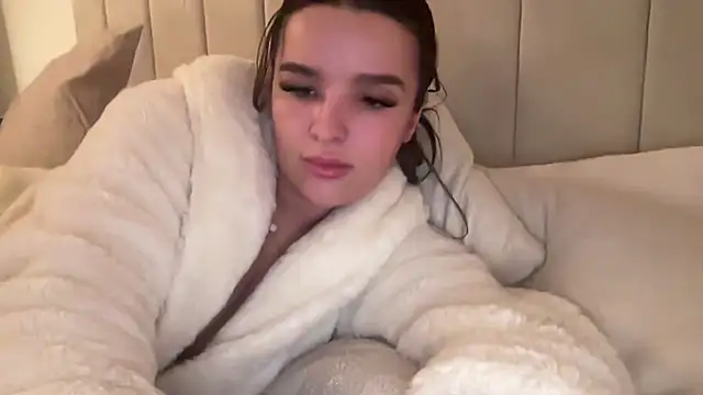 maisiesmithx online show from February 1, 5:39 am