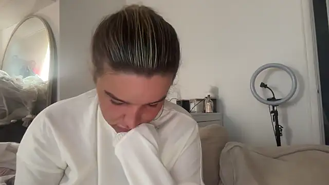 maisiesmithx online show from September 24, 10:29 am