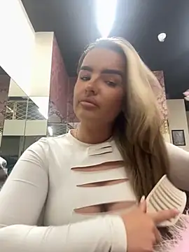 maisiesmithx online show from October 19, 1:50 am