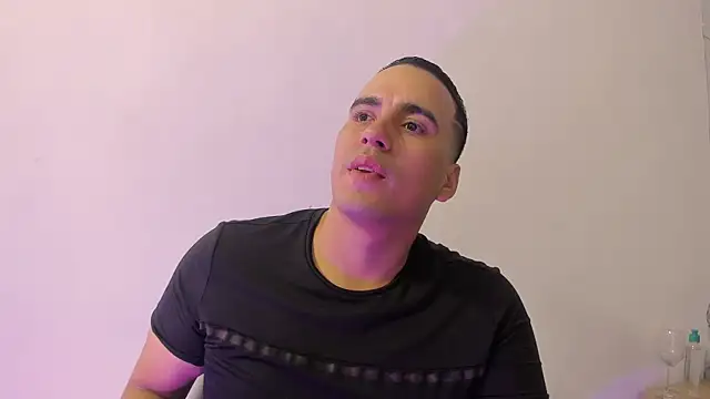 Snapshot of Vale_n_Matt chatting on September 12, 3:17 am Vale n Matt online show from September 12, 3:17 am