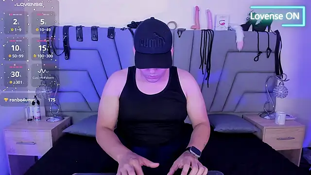 Snapshot of Vale_n_Matt chatting on October 1, 3:23 am Vale n Matt online show from October 1, 3:23 am