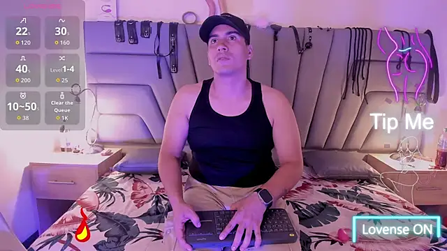 Snapshot of Vale_n_Matt chatting on October 4, 3:48 am Vale n Matt online show from October 4, 3:48 am