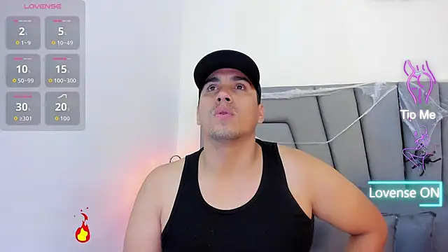 Snapshot of Vale_n_Matt chatting on October 23, 4:45 am Vale n Matt online show from October 23, 4:45 am