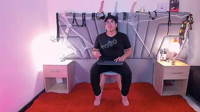 Snapshot of Vale_n_Matt chatting on October 29, 3:42 am Vale n Matt online show from October 29, 3:42 am