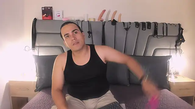 Snapshot of Vale_n_Matt chatting on November 19, 3:39 am Vale n Matt online show from November 19, 3:39 am