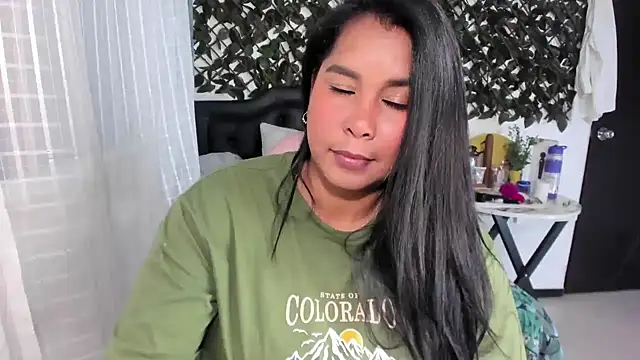 sensual-laura online show from March 15, 6:32 pm