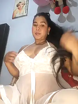 sensual-laura online show from March 22, 10:15 pm