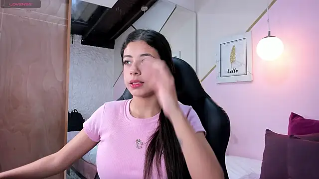 Snapshot of coraltaylor chatting on December 19, 10:42 pm coraltaylor online show from December 19, 10:42 pm