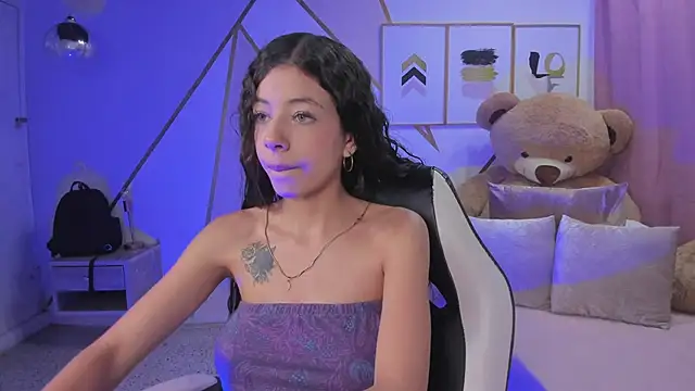 Snapshot of coraltaylor chatting on February 12, 10:04 pm coraltaylor online show from February 12, 10:04 pm