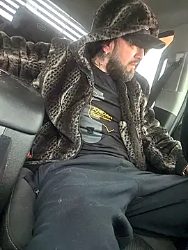 Snapshot of Beardedtattood chatting on February 19, 2:02 pm Beardedtattood online show from February 19, 2:02 pm