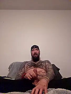 Snapshot of Beardedtattood chatting on March 27, 1:55 am Beardedtattood online show from March 27, 1:55 am