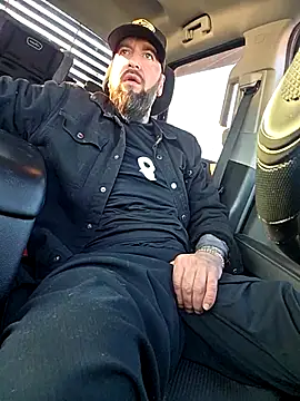 Snapshot of Beardedtattood chatting on April 3, 12:14 pm Beardedtattood online show from April 3, 12:14 pm
