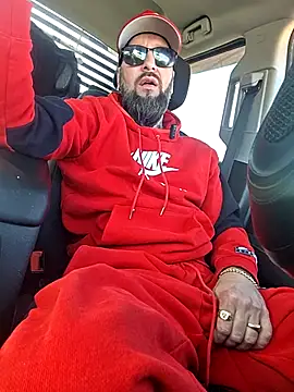 Snapshot of Beardedtattood chatting on April 23, 1:46 pm Beardedtattood online show from April 23, 1:46 pm