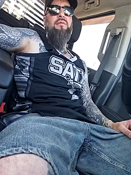 Snapshot of Beardedtattood chatting on May 19, 3:07 pm Beardedtattood online show from May 19, 3:07 pm