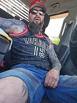 Snapshot of Beardedtattood chatting on May 27, 2:58 pm Beardedtattood online show from May 27, 2:58 pm