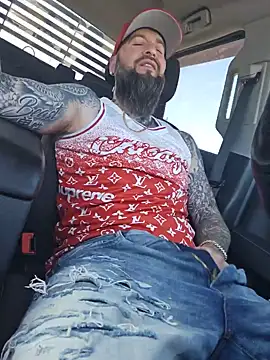 Snapshot of Beardedtattood chatting on June 2, 1:46 pm Beardedtattood online show from June 2, 1:46 pm