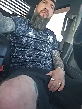 Snapshot of Beardedtattood chatting on June 3, 10:18 am Beardedtattood online show from June 3, 10:18 am