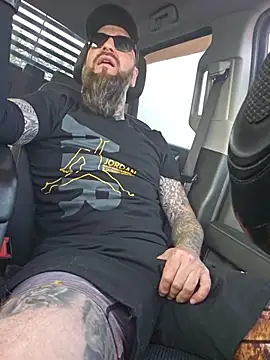 Snapshot of Beardedtattood chatting on June 11, 10:24 am Beardedtattood online show from June 11, 10:24 am