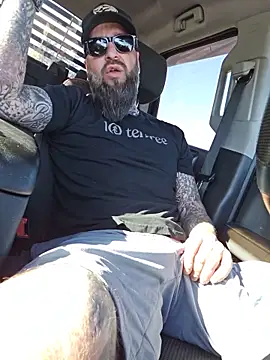 Snapshot of Beardedtattood chatting on June 13, 12:14 pm Beardedtattood online show from June 13, 12:14 pm