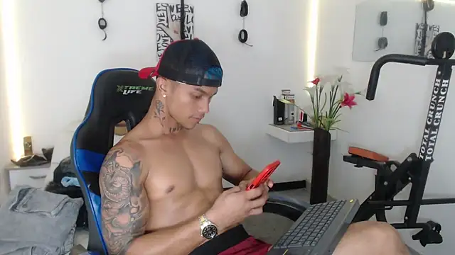 Leonard Price online show from February 21, 9:00 pm