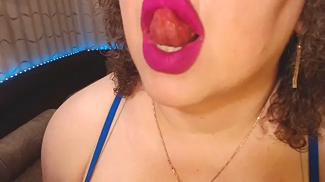 Snapshot of BustyKatty chatting on February 15, 2:25 pm BustyKatty online show from February 15, 2:25 pm