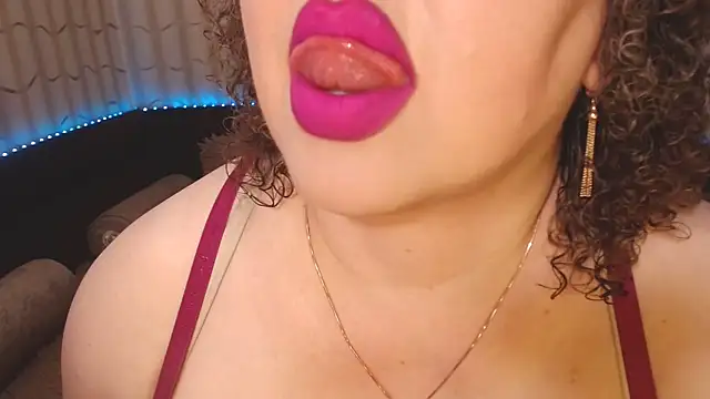 Snapshot of BustyKatty chatting on March 14, 9:20 pm BustyKatty online show from March 14, 9:20 pm