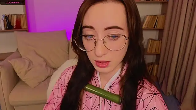 Dark Lola  online show from March 1, 6:35 am
