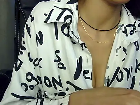 Snapshot of MAAYRA_09 chatting on January 5, 10:08 pm MAAYRA 09 online show from January 5, 10:08 pm