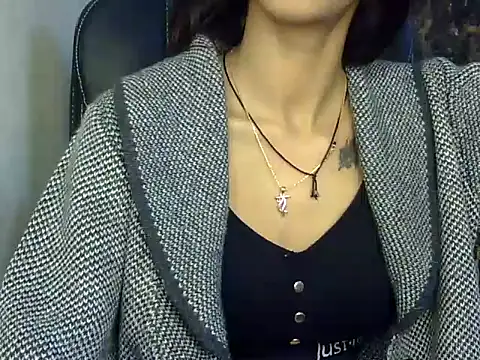 Snapshot of MAAYRA_09 chatting on January 8, 2:35 am MAAYRA 09 online show from January 8, 2:35 am