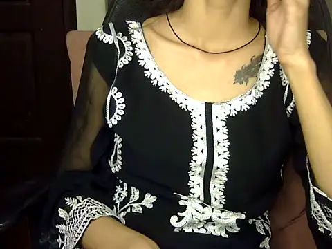 Snapshot of MAAYRA_09 chatting on January 11, 8:43 pm MAAYRA 09 online show from January 11, 8:43 pm