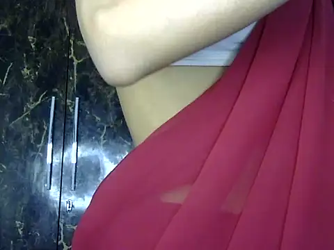 Snapshot of MAAYRA_09 chatting on January 26, 2:45 am MAAYRA 09 online show from January 26, 2:45 am